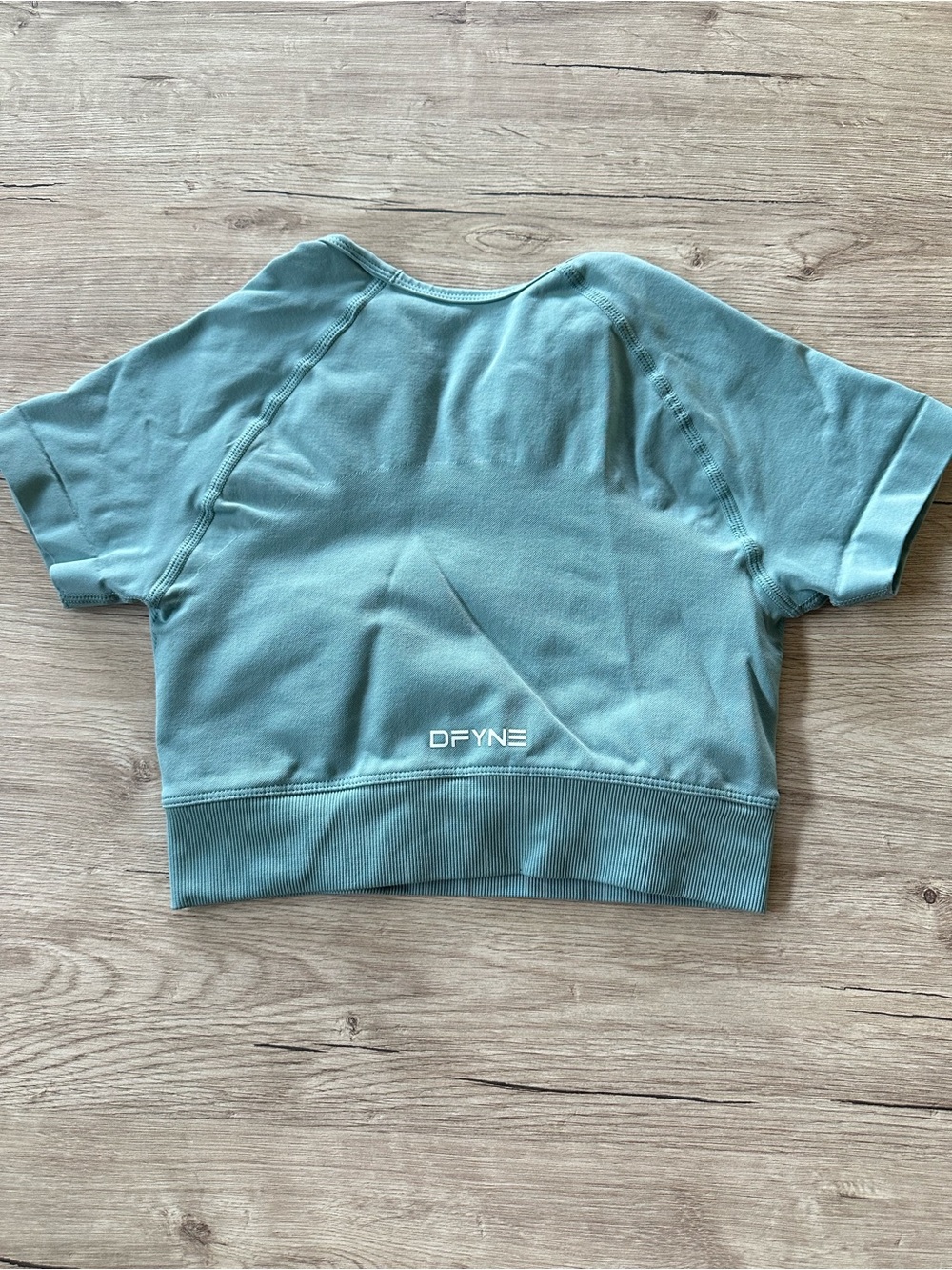 DFYNE Teal Seamless Cropped Short Sleeve Workout Top - Picture 3 of 3